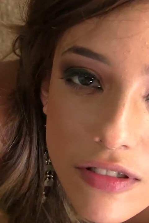 Petite latina babe Melanie Rios loves a good quick fuck!