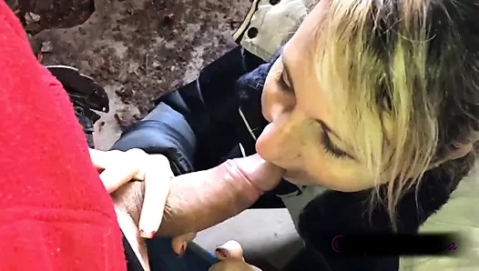 Azgın evli kadın luna terk edilmiş evde yoğun anal seks yapıyor - açık havada bakış açısı gerçek çift