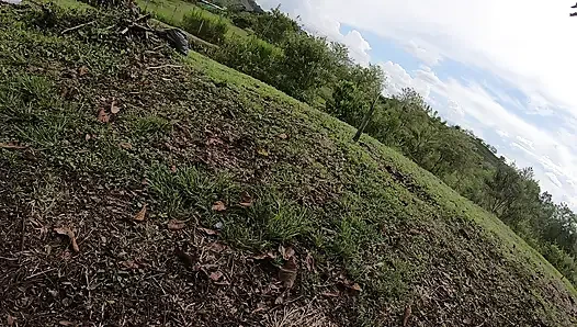 İki latinle cadılar bayramında açık havada seks