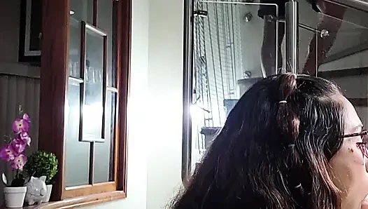 Çaresiz bayan ıslak çiçeğine masaj yapıyor, tükürük sırılsıklam teslimiyet ve dille azdırma