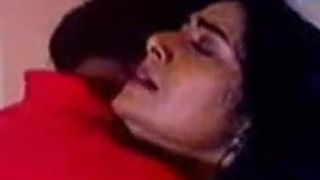 Bhanupriya с молодым пареньком 2