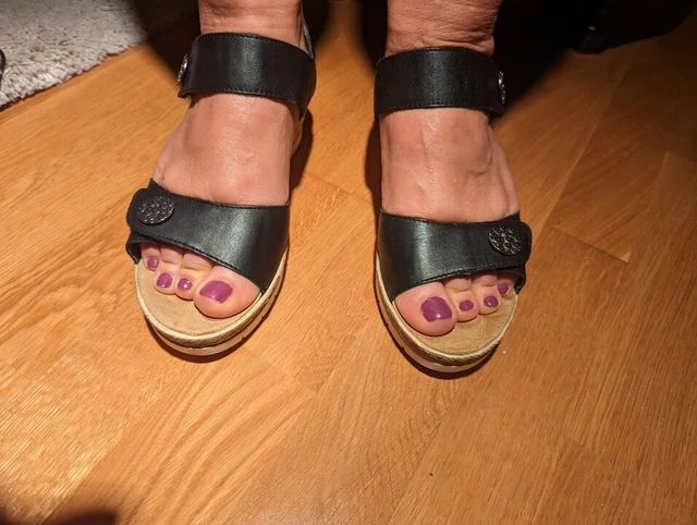 Worship My Feet Slaves