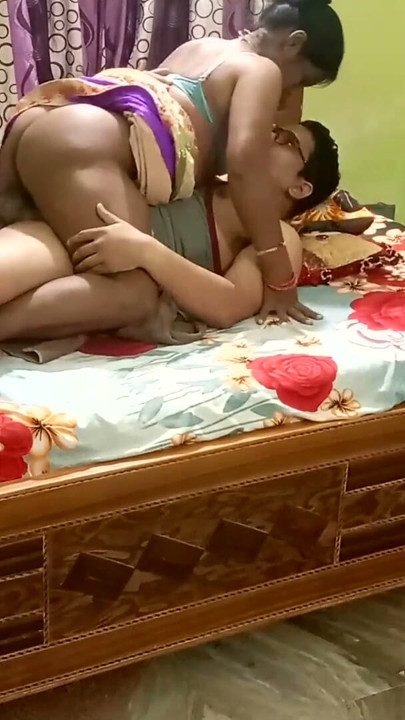 Când soția mea nu e acasă - Bhabhi vecina a venit pentru o muie și futai invers | Clip 3