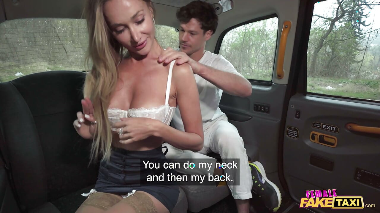 Seksi MILF Masaj ve Derin Vajinal Sikişle Ödeme Yapıyor - Female Fake Taxi