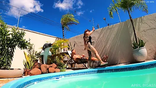 День Бассейна, И Они Трахают Меня Из Моей Грязной Задницы В Мой Рот, Сперма На Моем Лице, Так Много Порций Спермы!! - Камера 2 -