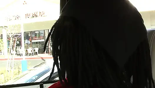 Monique si tante super mesum dientot habis-habisan sama kontol raksasa pria kulit hitam