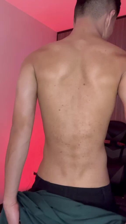 שים את הידיים שלך קרוב לגוף שלי, אני מרגיש כמה חם לך