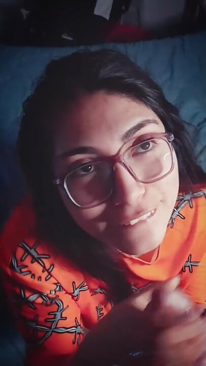 Excelente sexo oral que essa vadia de óculos faz - LunitaRabbit