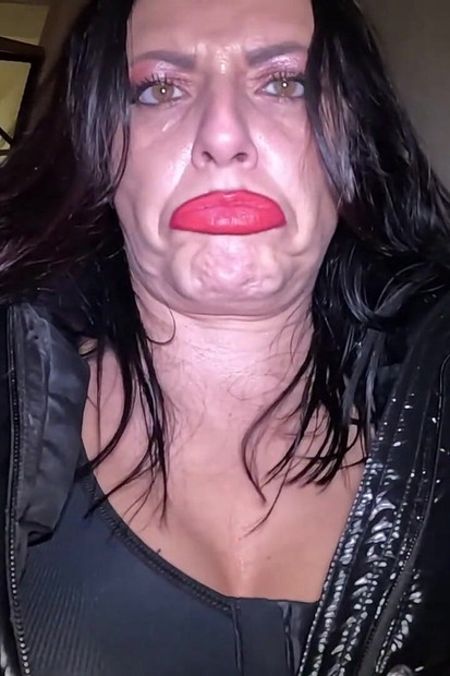 Merdiven delisi azdırma - yumuşak mastürbasyon ve edepsiz fısıltı