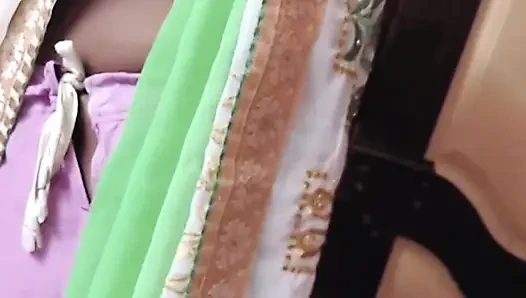 Hintli tamil sürtük evli kadın renu sutyensiz bluz ve külotsuz minyon sari gizli sevgilisi için azdırıyor! Indianhotwifex