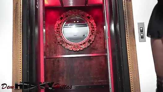 Sexy Ebony Babe Gogo Puts It on Dhh