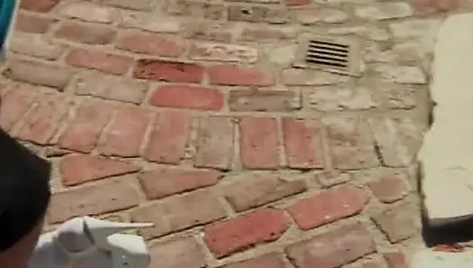 Mükemmel lezbo kızlar havuz başında eğleniyor