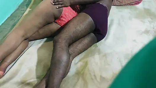 Kakak tiriku ngentot aku semalam suntuk.