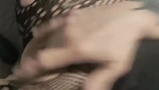 Sıkı amcığımla oynuyorum