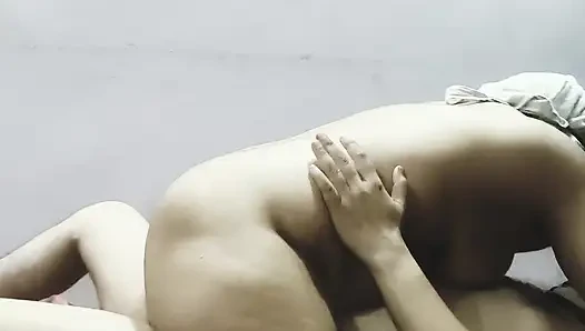 Desi bhabhi apne suatele bhai ke sath chudai karte pakdi gyi