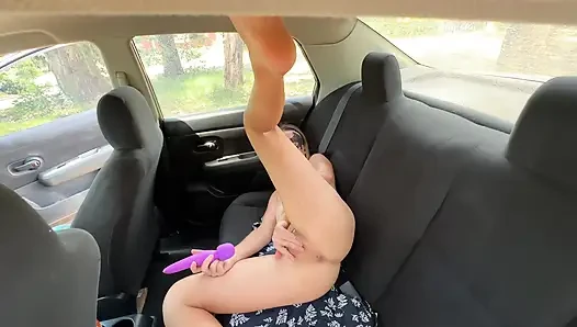 Ich masturbiere und komme in das auto eines taxifahrers, so dass er mich filmen kann