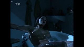 Сексуальная девушка в ванне - иностранный фильм