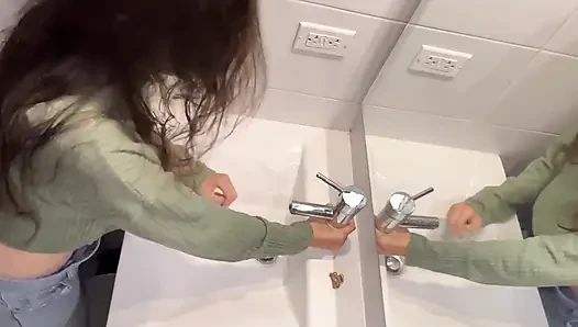 Kocam mutfaktayken banyoda seks yapıyoruz