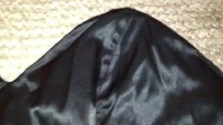 Siyah saten balo elbisesi
