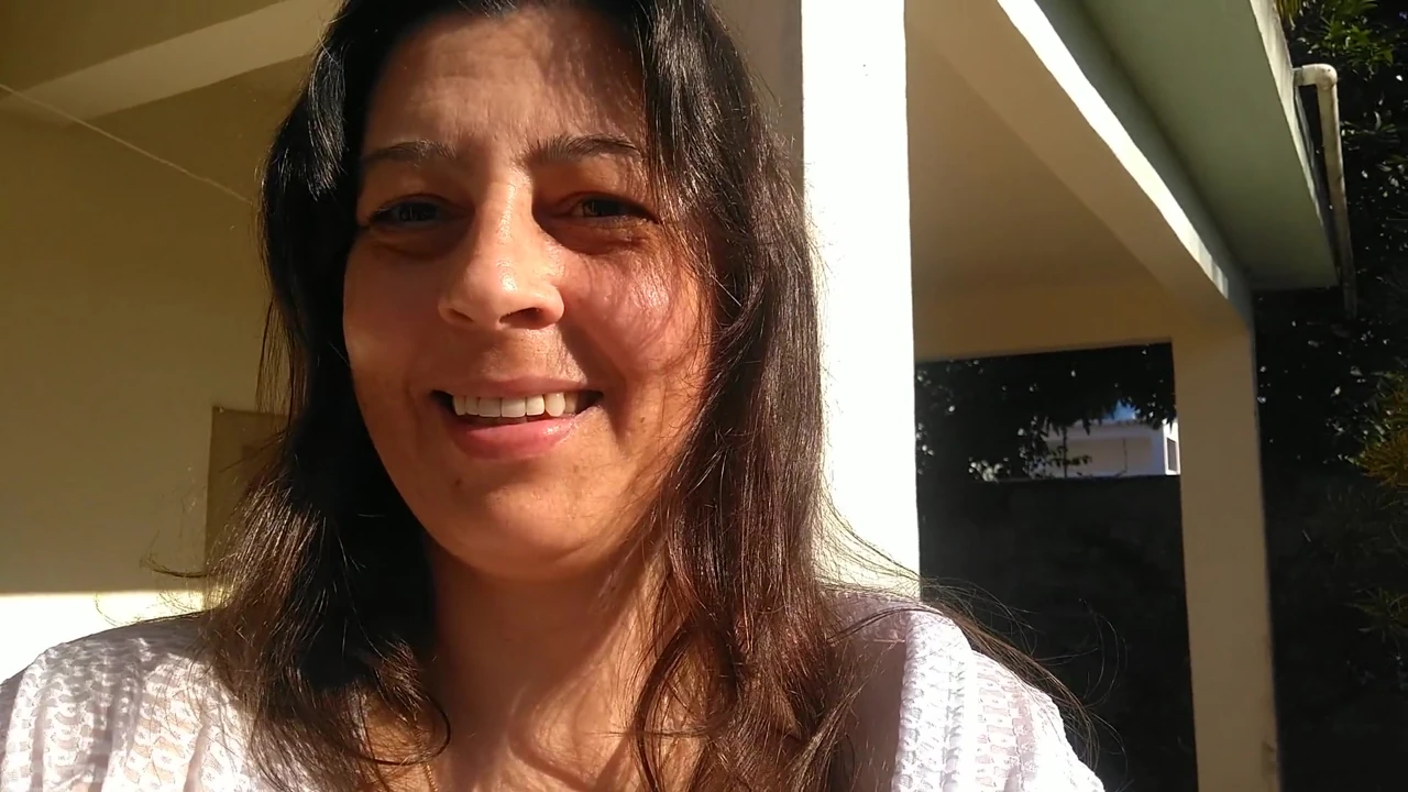 Kıllı amcıklı evli kadın bahçede güneşleniyor