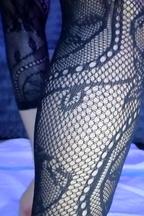 Brincando com minha bunda até que eu possa colocar uma mão