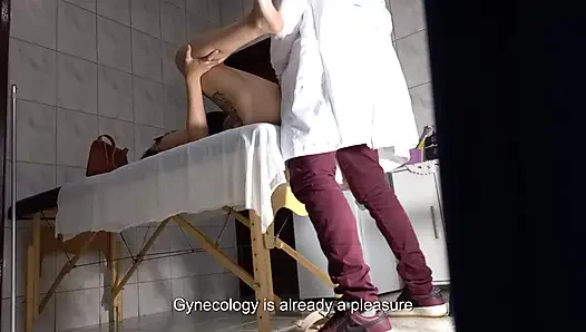 Küçük kör kız jinekolog tarafından götünü açdırıyor.