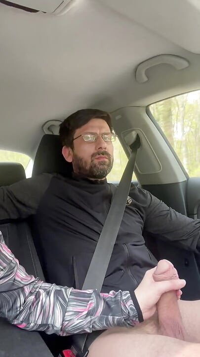 Ella no podía esperar - milf mamada y paja mientras conduce - sexo en el coche público Kingyordanov