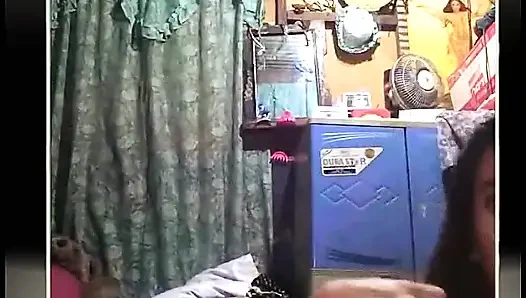 МИЛФА ФИЛИППИНКА ТРАХАЕТ ПАЛЬЦАМИ ЕЕ ВОЛОСАТУЮ КИСКУ СЧАСТЛИВОЙ ПОДРУГЕ ПО ЧАТУ