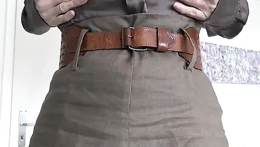 Возбуждающая примерка ремня с белья юбкой, часть 1, леди Виктория Валенте