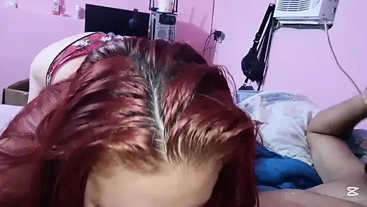 Stiefvater und Stieftochter allein im Zimmer