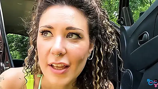 Effe masturbasi di tempat istirahat dan kemudian mengisap penis Emme sampai dia mendapatkan air mani di mulutnya