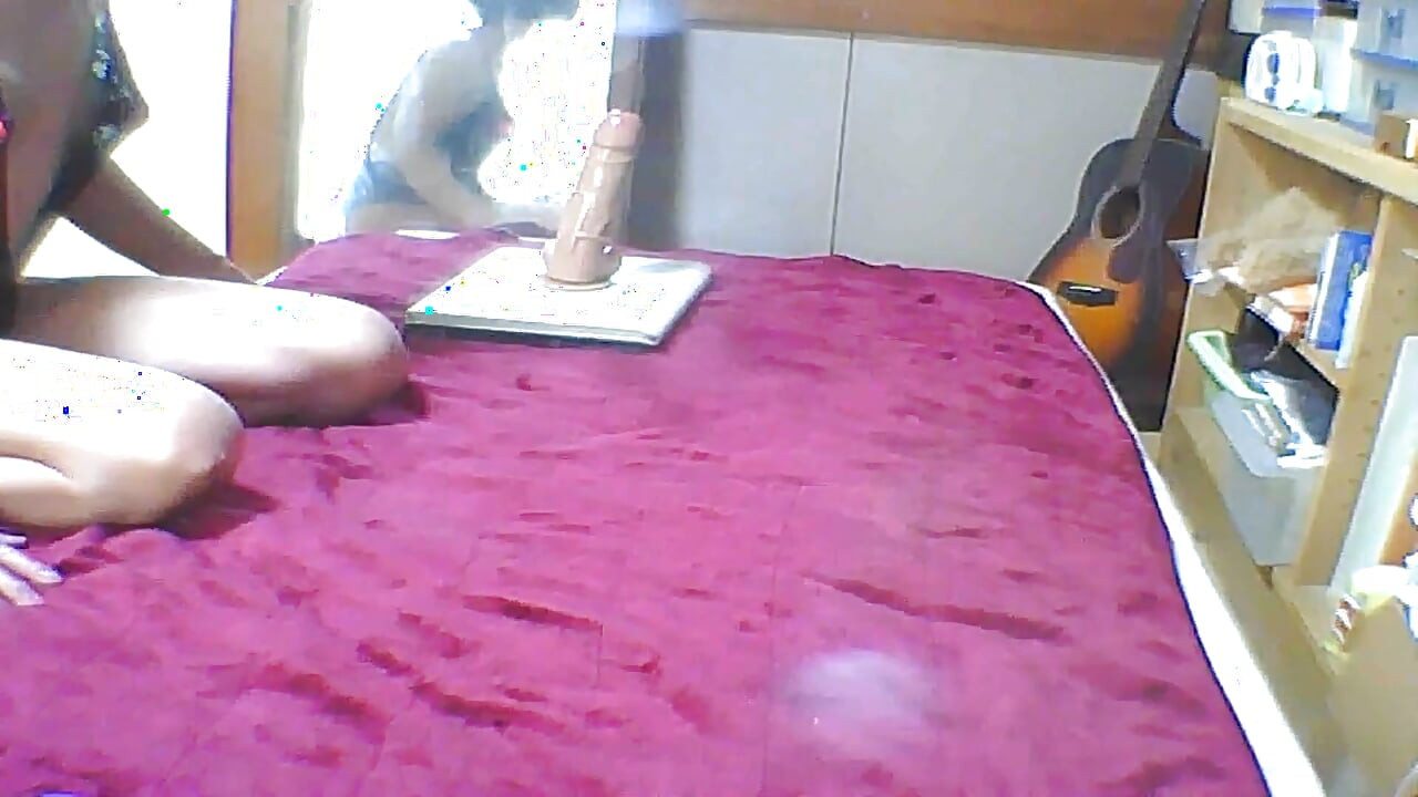 ช่วยตัวเองทางตูดด้วยดิลโด้ใหญ่และการพุ่งออกมา