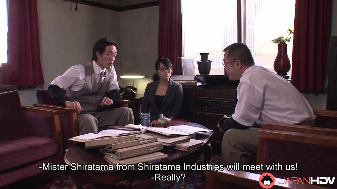 日本办公室女士nana kunimi在办公室里吮吸鸡巴，无码。