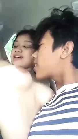 和女友长途驾驶