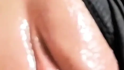 Seksi sekreter patronun büyük yarağını emiyor