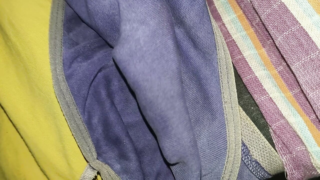 I am cuming my friend stepmom's bra