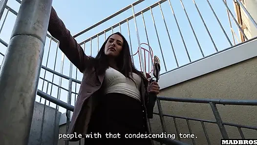 An Arrogant Australian Journalist Caught Spreading Fake News Live On Air And Fucked To Avoid Being Called Out !!!