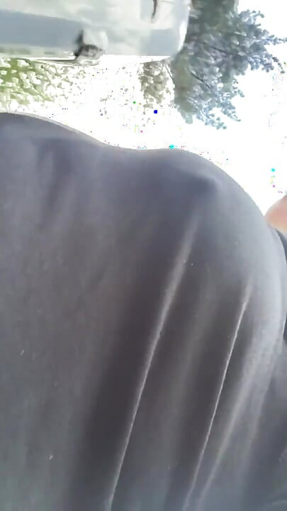 bbwbootyfulが屋外フラッシングで出かける準備をしている