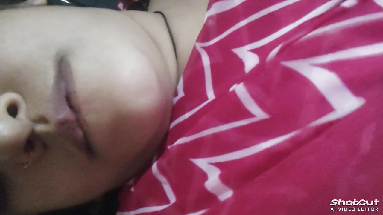 Bhabhi ji desi chuchi chuchi se nikalta doodh