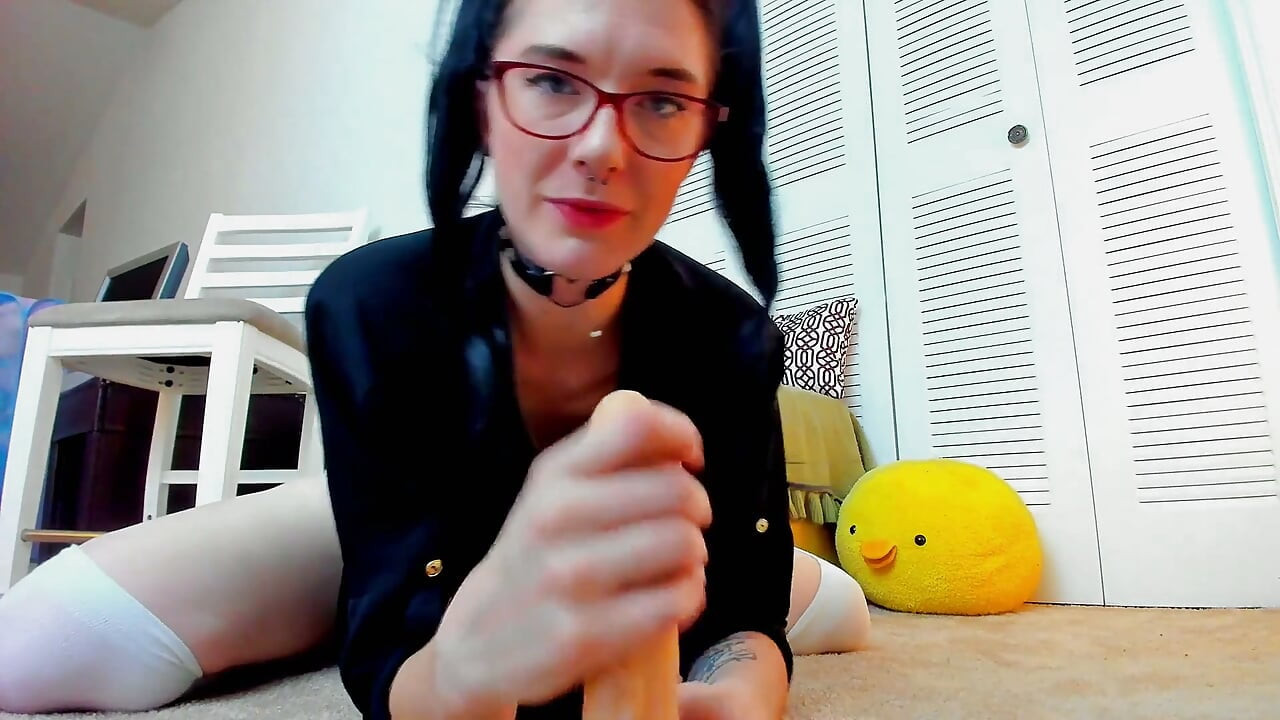 Lil' Stepsis Wants a Bunch of Cock