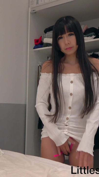 Horny Asian Desperate to Cum - 4K