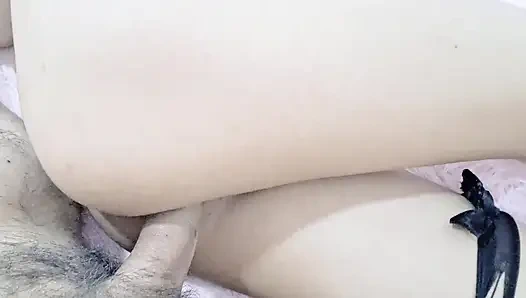 Diese kleine Thailänder mit einem schönen Hintern bekommt alles, was du ihr gibst.