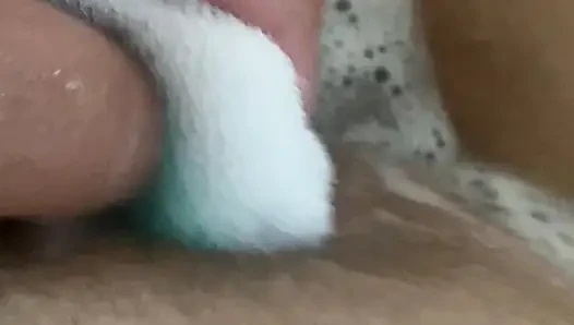 Cleaning my dirty pussy