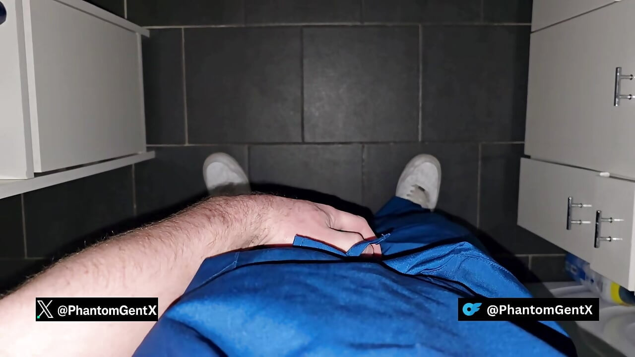 German Doctor sneaks to toilet and jerks out his secret - PhantomGentX