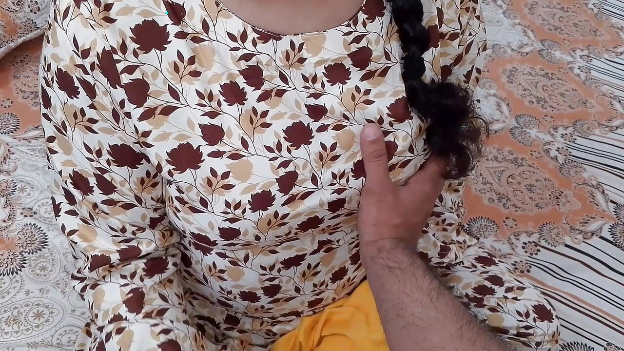 Sasur Bahu - Văzându-și frumoasa noră singură, socrul său a intrat în camera pentru sex