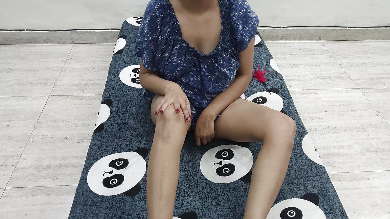 Il fratellastro entra nella mia stanza senza preavviso abbiamo finito per scopare duramente con audio hindi