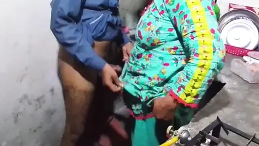 Homemade Sex with Amateur Wife Riding Cock and Doggystyle Creampie. Big Booty MILF