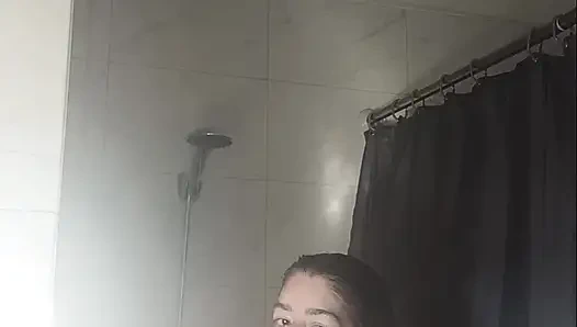 Мокрая красотка