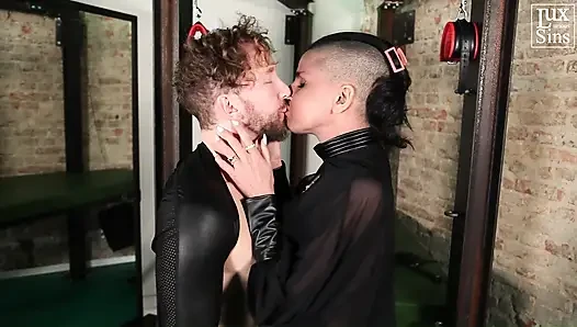 Sie spielt mit seiner Erregung - Violet Beau und Hunter S. Johnson
