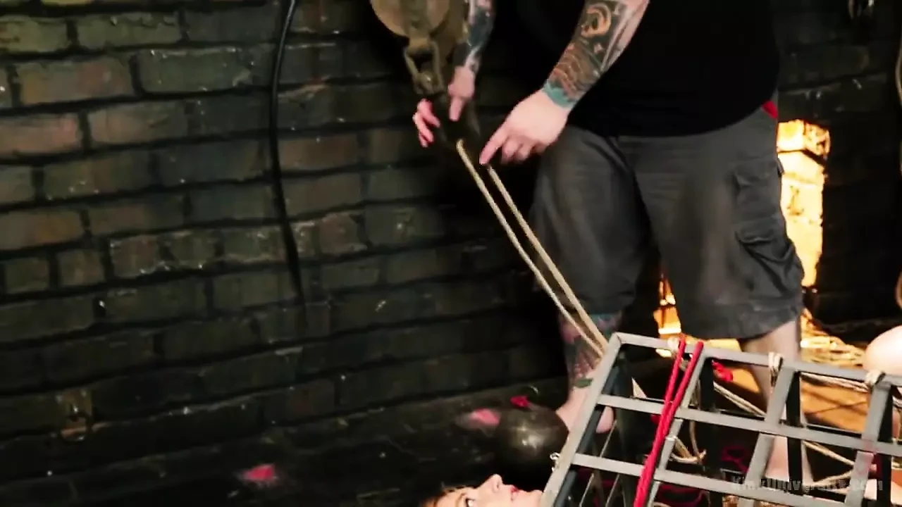 Bondage asymétrique avec le bondage du patron